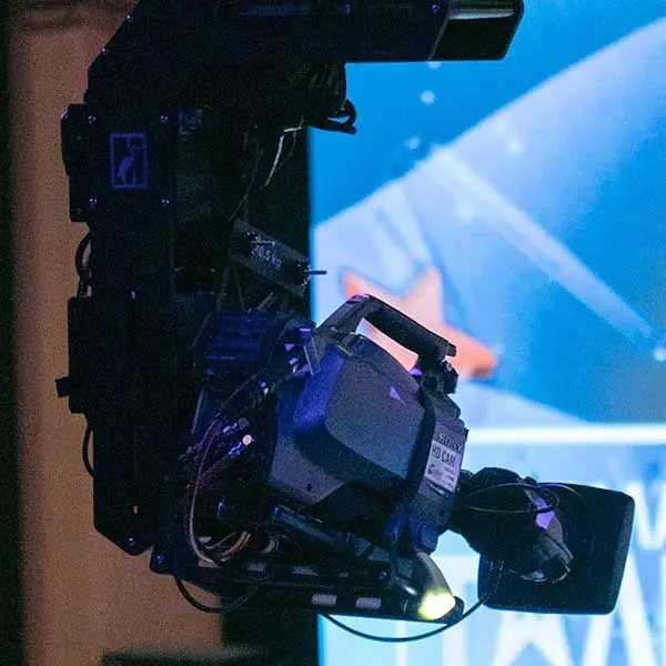 MovieBird Magic Head with a camera on a TV set