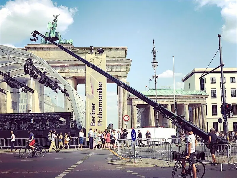 Newton stabilized remote head on a telescopic crane in live TV